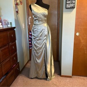 NWOT light green satin one shoulder bridesmaid dress with slit size 4 lace back